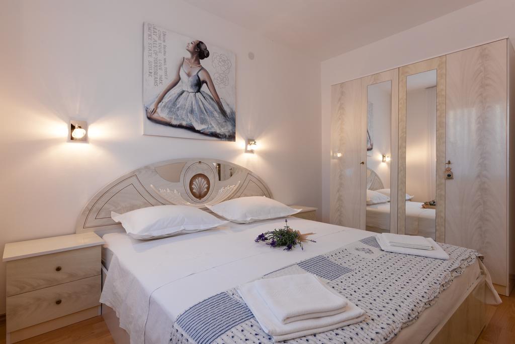 Villa Sarah ซูเปตาร์ ภายนอก รูปภาพ